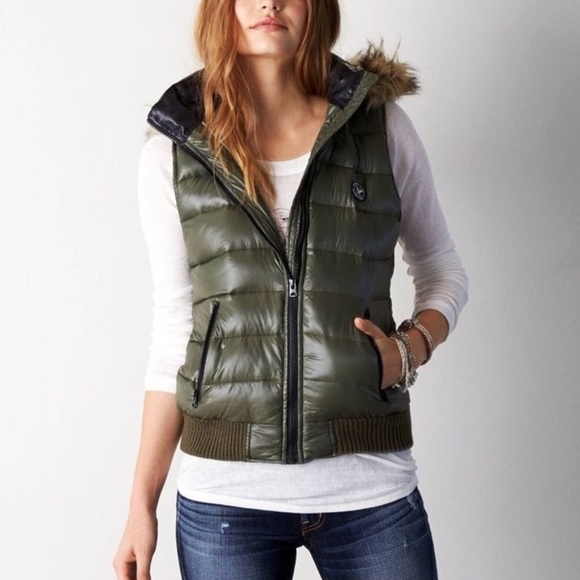 NWT AEO Puffer Vest - Picture 8 of 8